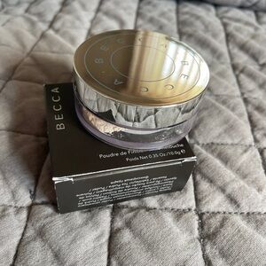BECCA Lavender Loose Setting Powder with Silver Lid
